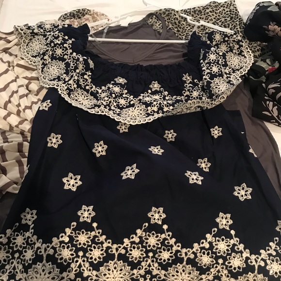 Clothing mostly large - Picture 1 of 8